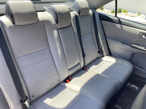 Used 2015 Toyota Camry SE FWD image 19