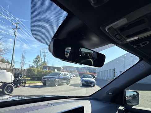 Used 2025 Honda Pilot Black Edition image 28