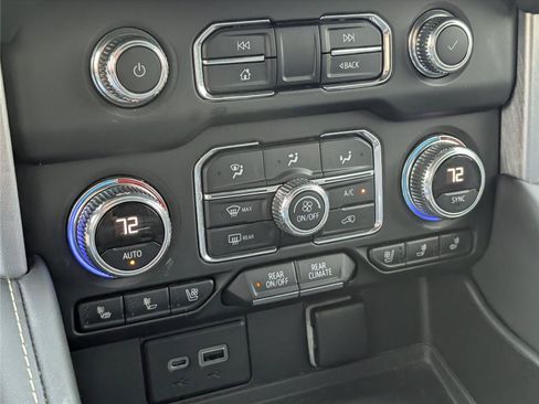 Used 2022 GMC Yukon SLT w/ SLT Premium Package RWD image 16
