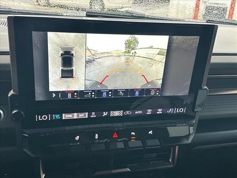 Used 2025 GMC Hummer EV 2X AWD/4WD image 31