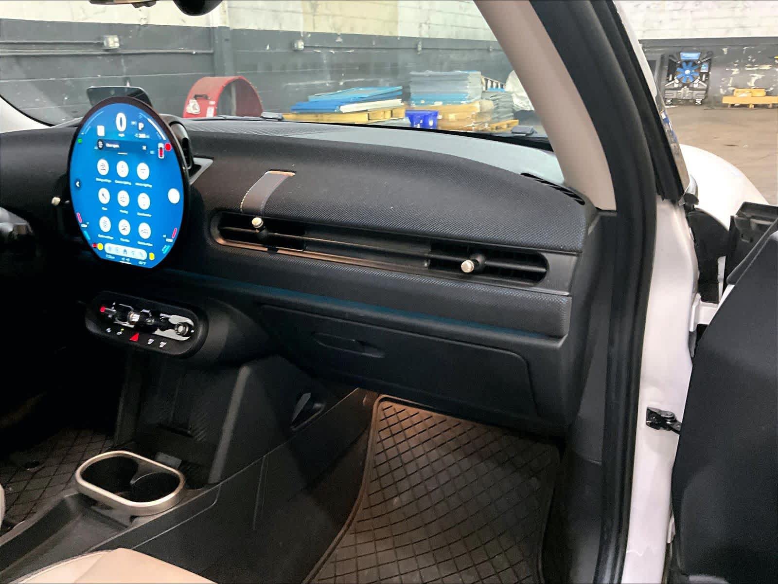 Used 2025 MINI Cooper 2-Door Hardtop FWD image 18
