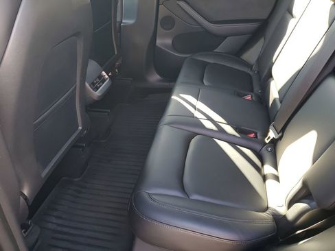 Used 2021 Tesla Model Y Long Range image 18