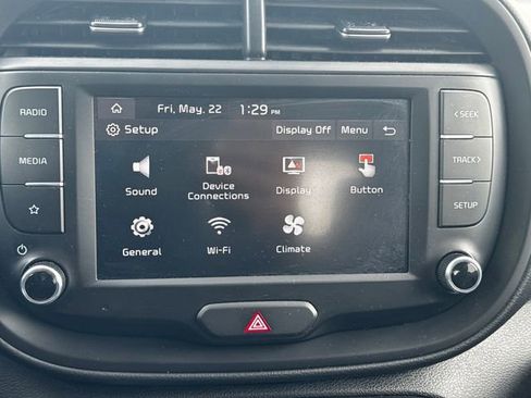 Used 2025 Kia Soul LX w/ LX Technology Package FWD image 30