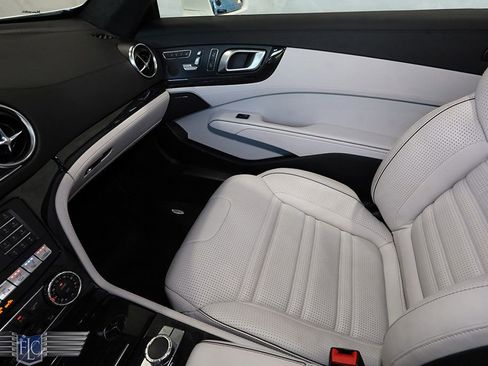 Used 2017 Mercedes-Benz SL 63 AMG image 22