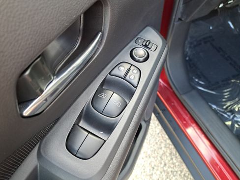 Certified 2021 Nissan Kicks SV FWD image 19