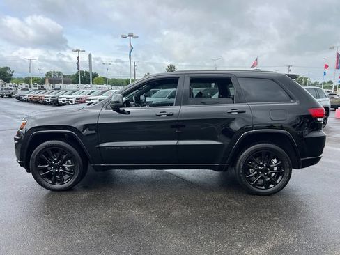 Certified 2022 Jeep Grand Cherokee Laredo X AWD/4WD image 4