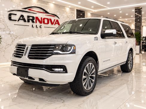 Used 2017 Lincoln Navigator L Select RWD image 2