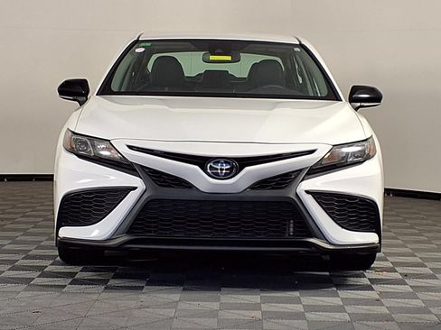 Used 2023 Toyota Camry SE w/ Convenience Package FWD image 2
