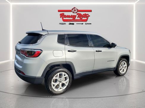 Used 2025 Jeep Compass Sport image 5