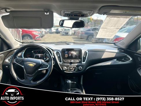 Used 2017 Chevrolet Malibu LT image 10