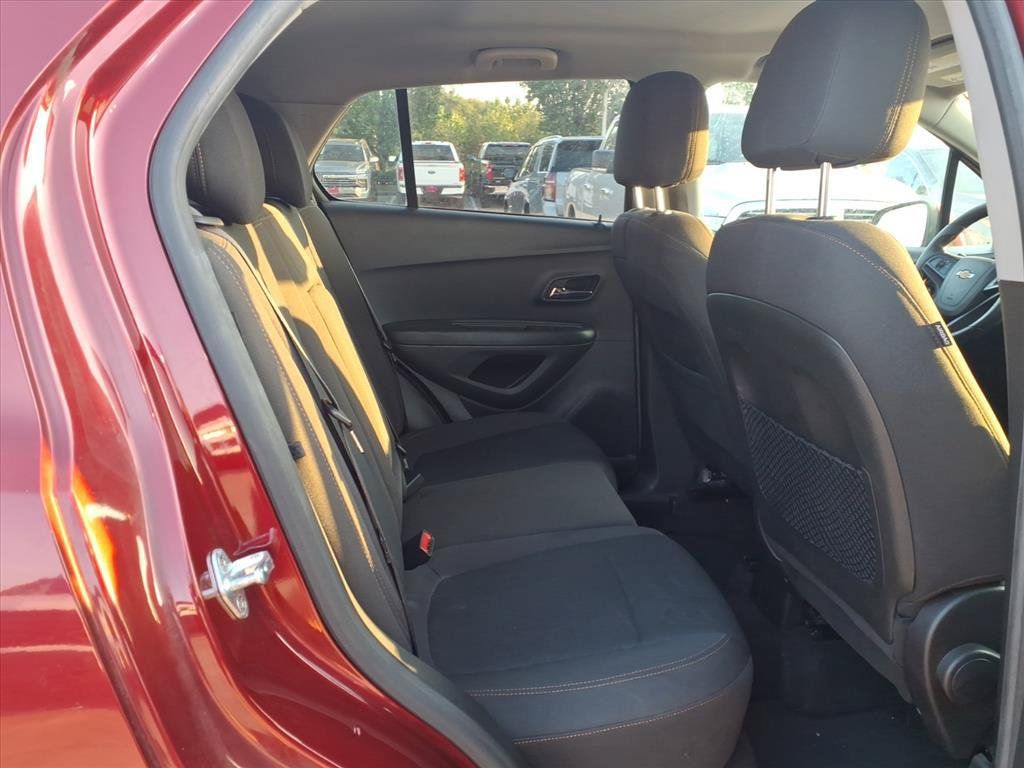 Used 2021 Chevrolet Trax LS w/ Tint and Cruise Package AWD/4WD image 15