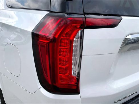 Used 2021 GMC Yukon Denali w/ Denali Premium Package image 28