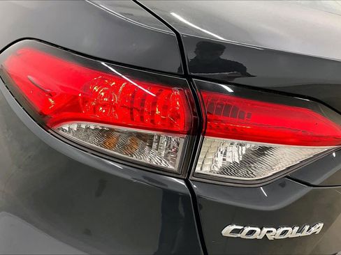 Used 2025 Toyota Corolla LE image 29