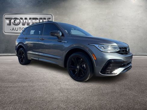 Used 2023 Volkswagen Tiguan SE R-Line image 2