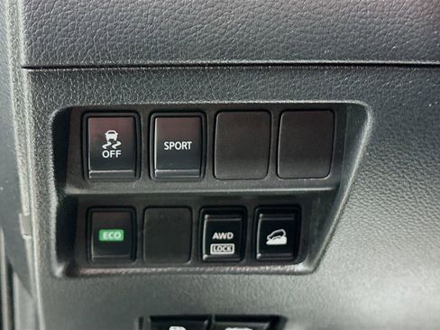 Used 2015 Nissan Rogue S image 11