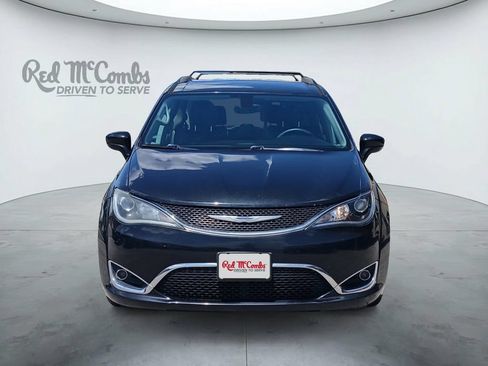 Used 2017 Chrysler Pacifica Touring-L FWD image 8