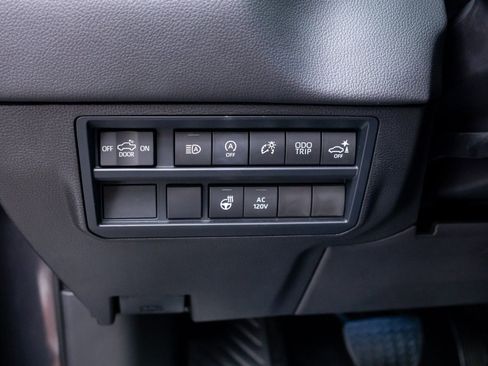 Used 2025 Toyota Tundra Limited AWD/4WD image 21