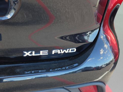 Used 2023 Toyota Highlander XLE image 5