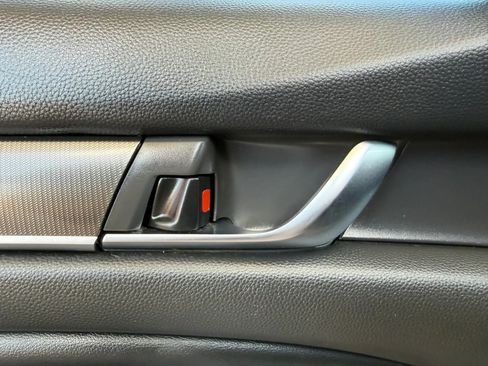 Used 2018 Honda Accord Sport image 37