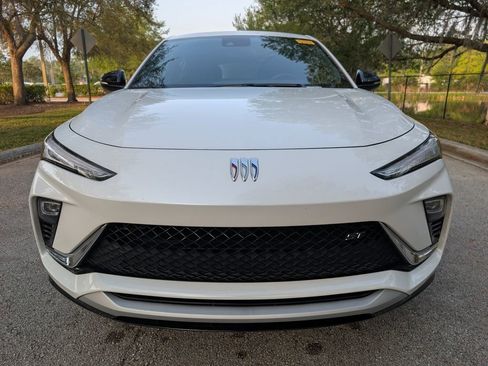 Used 2024 Buick Envista Sport Touring w/ Convenience I Package image 2