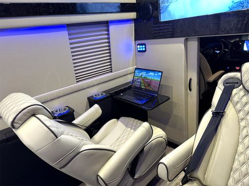 Used 2020 Mercedes-Benz Sprinter 3500 image 26