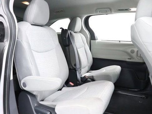Used 2024 Toyota Sienna LE image 33