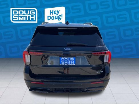 Used 2025 Ford Explorer ST-Line w/ Premium Package image 4