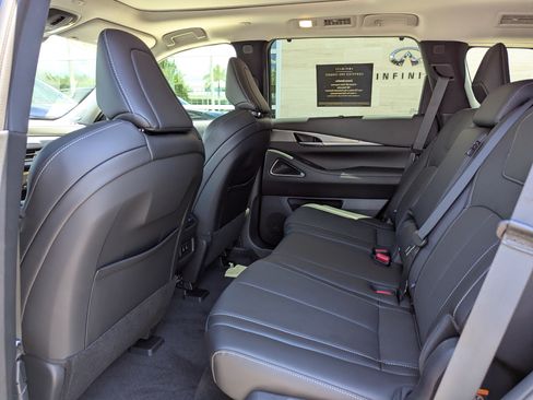 Certified 2026 INFINITI QX60 Luxe w/ Cargo Package FWD image 17