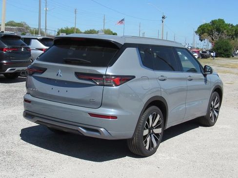 New 2026 Mitsubishi Outlander SEL FWD image 3