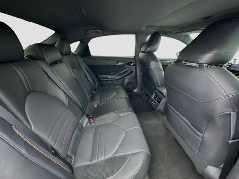 Used 2019 Toyota Avalon Limited image 19