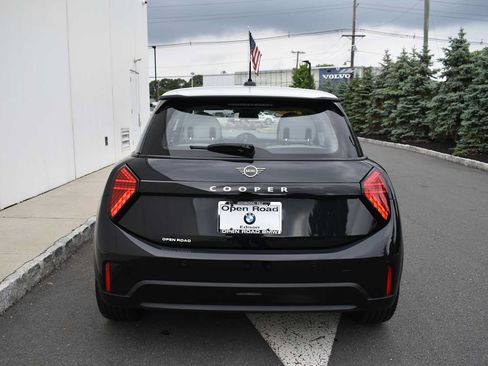 Used 2025 MINI Cooper 2-Door Hardtop FWD image 6