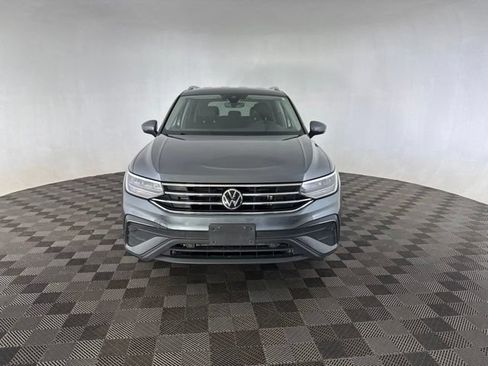 Used 2022 Volkswagen Tiguan SE AWD/4WD image 2