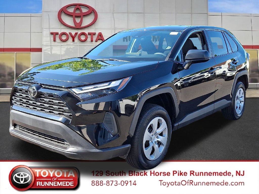 Certified 2025 Toyota RAV4 LE AWD/4WD image 3