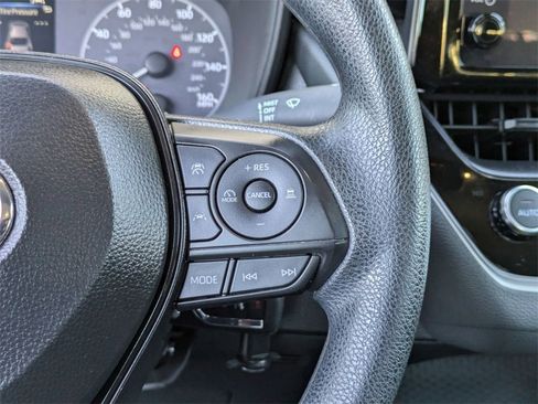 Used 2025 Toyota Corolla LE image 21