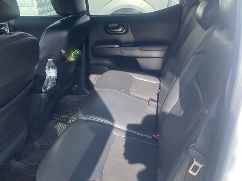 Used 2021 Toyota Tacoma TRD Sport image 9