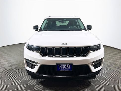 Used 2023 Jeep Grand Cherokee Limited image 3