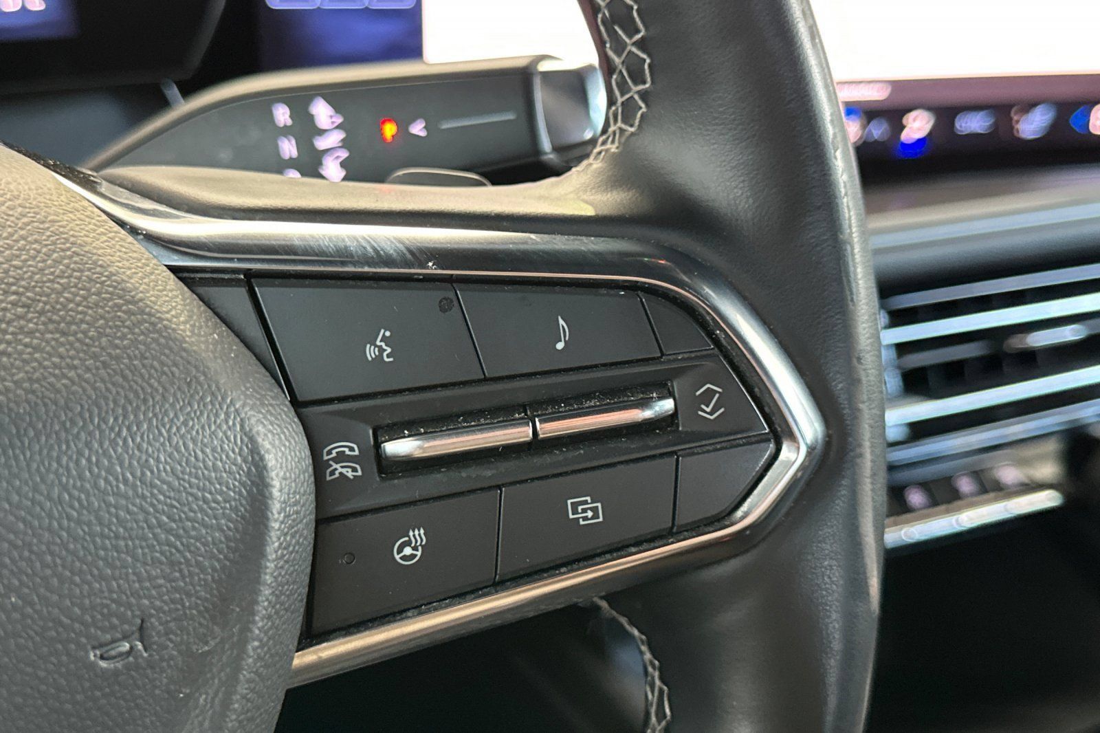 Used 2024 Chevrolet Traverse LT FWD image 39