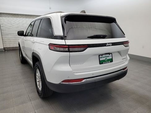 Used 2024 Jeep Grand Cherokee Laredo RWD image 5