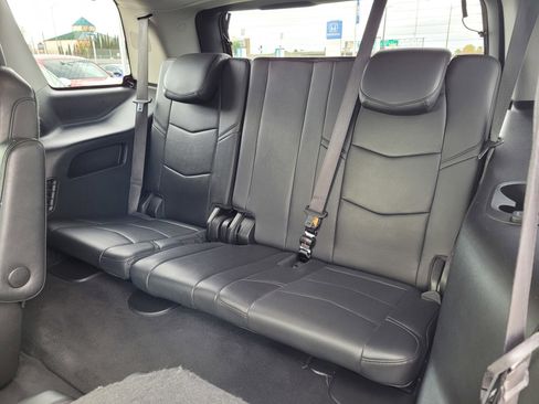Used 2019 Cadillac Escalade Luxury image 12