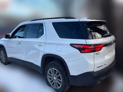 Used 2023 Chevrolet Traverse LT image 2