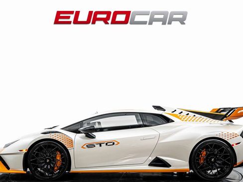 Used 2022 Lamborghini Huracan STO image 2