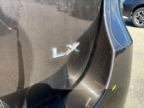 Used 2017 Kia Sedona LX FWD image 20