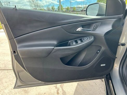 Used 2017 Chevrolet Volt Premier w/ Driver Confidence II Package FWD image 23