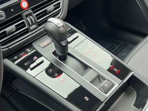 Certified 2025 Porsche Macan AWD/4WD image 26