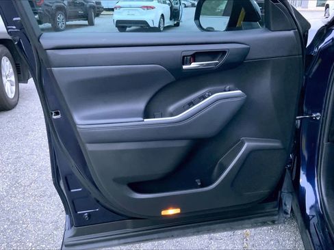 Used 2022 Toyota Highlander XSE FWD image 21