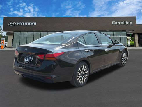 Used 2025 Nissan Altima 2.5 SV FWD image 5