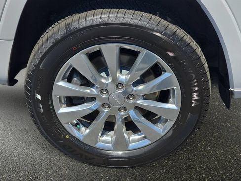 Used 2017 Jeep Cherokee Overland w/ Heavy Duty Protection Group AWD/4WD image 36