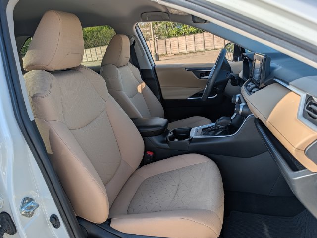 Used 2021 Toyota RAV4 XLE FWD image 25
