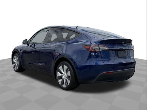 Used 2023 Tesla Model Y AWD image 6