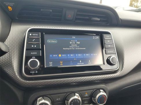 Used 2020 Nissan Kicks S image 20